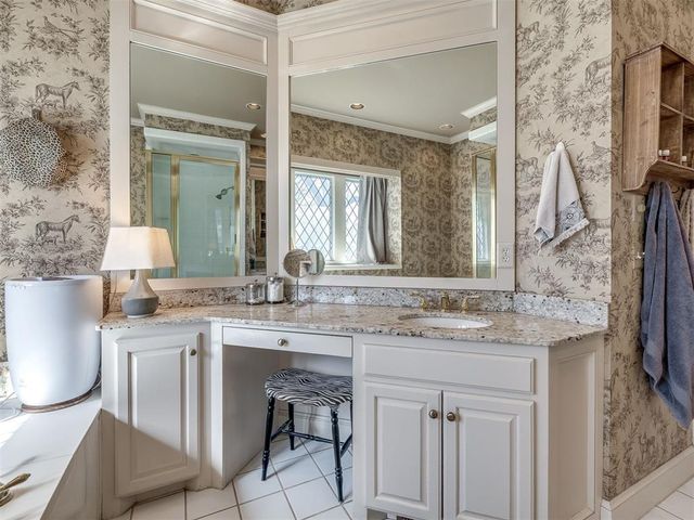 5812 Country Club Drive, Edmond, OK 73025