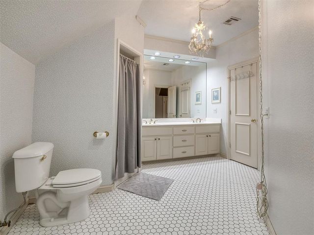 5812 Country Club Drive, Edmond, OK 73025
