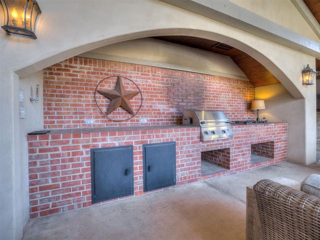 5812 Country Club Drive, Edmond, OK 73025