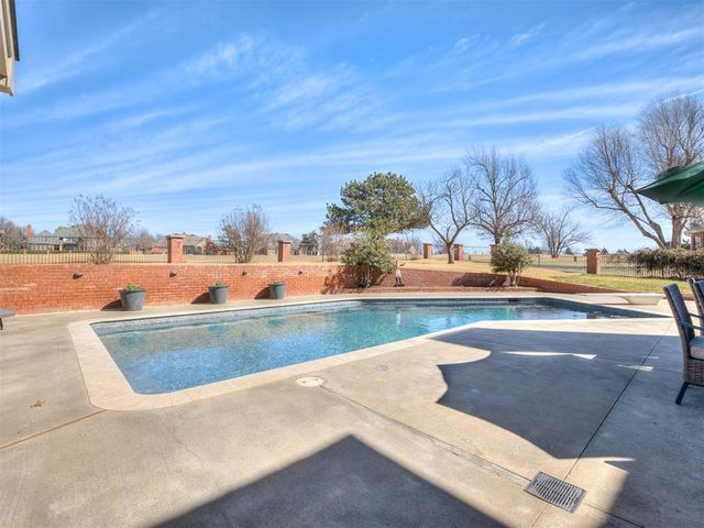 5812 Country Club Drive, Edmond, OK 73025