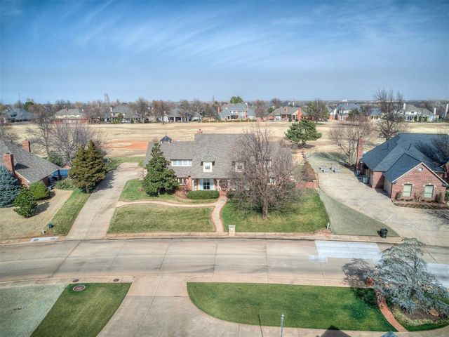 5812 Country Club Drive, Edmond, OK 73025
