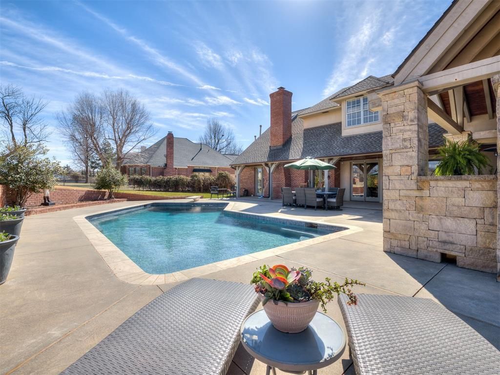 5812 Country Club Drive, Edmond, OK 73025