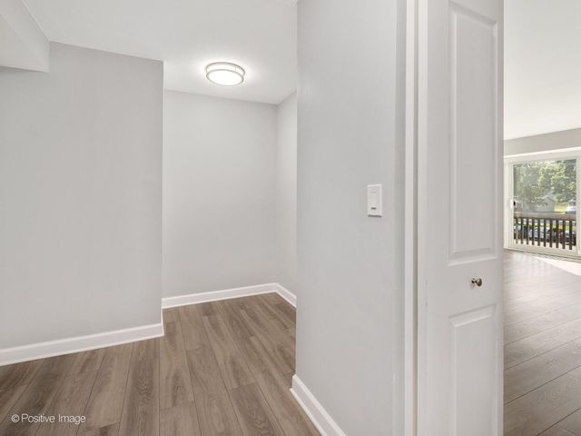 3018 Roberts Drive 8, Woodridge, IL 60517