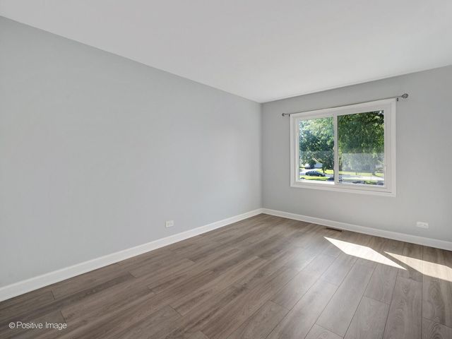 3018 Roberts Drive 8, Woodridge, IL 60517