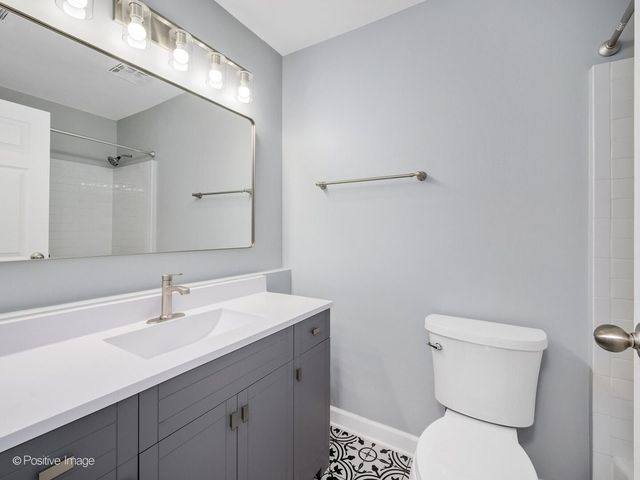 3018 Roberts Drive 8, Woodridge, IL 60517