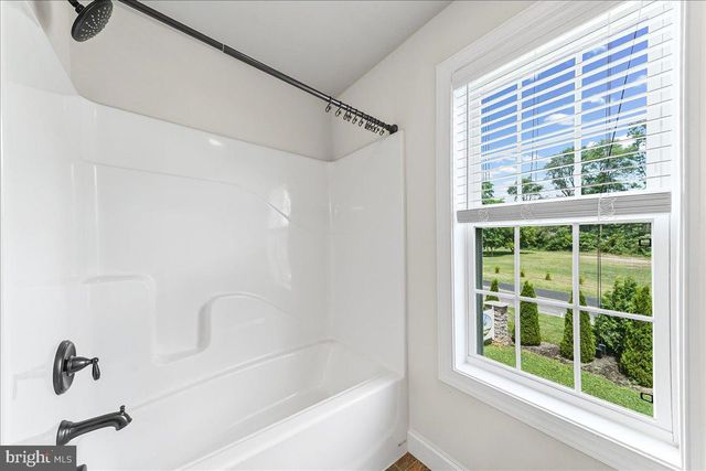 100 MAGNOLIA LN, New Providence, PA 17560