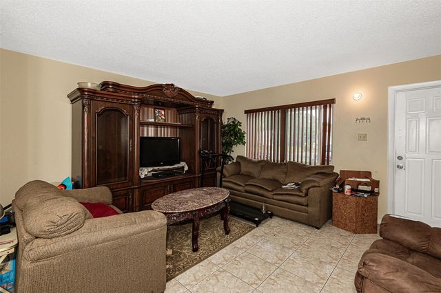 1005 NW 73rd Ave, Margate, FL 33063
