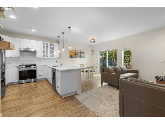 11490 Se AQUILA St, Happy Valley, OR 97086