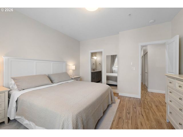 11490 Se AQUILA St, Happy Valley, OR 97086