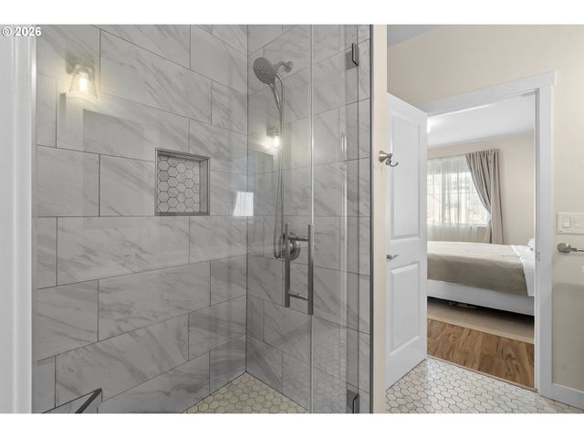 11490 Se AQUILA St, Happy Valley, OR 97086