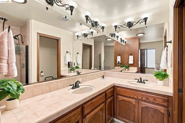 4841 Spinnaker Way, Discovery Bay, CA 94505