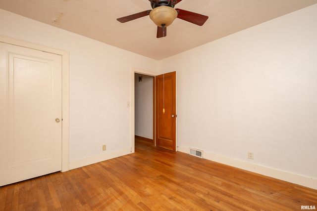 2911 25TH Avenue, Moline, IL 61265