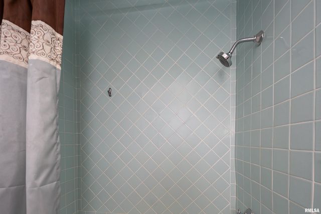 2911 25TH Avenue, Moline, IL 61265