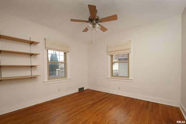 2911 25TH Avenue, Moline, IL 61265