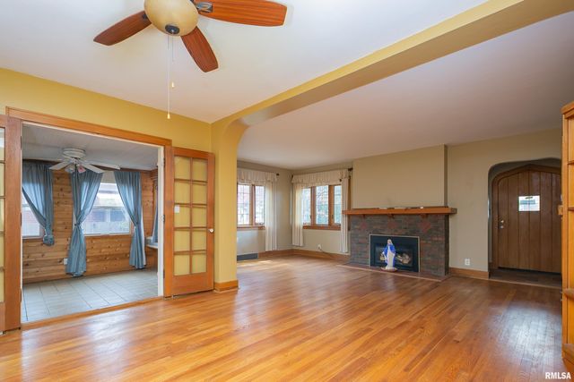 2911 25TH Avenue, Moline, IL 61265