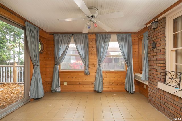 2911 25TH Avenue, Moline, IL 61265