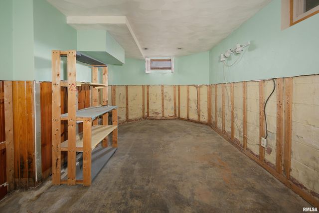 2911 25TH Avenue, Moline, IL 61265