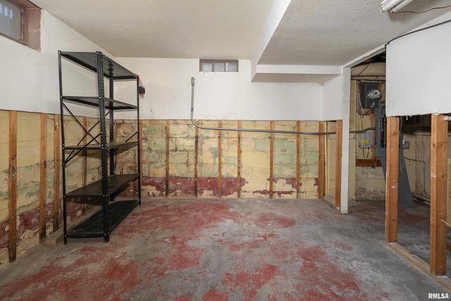 2911 25TH Avenue, Moline, IL 61265