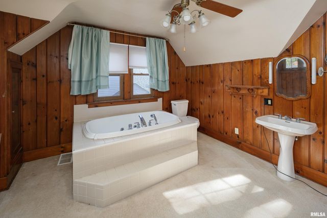 2911 25TH Avenue, Moline, IL 61265