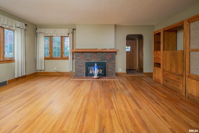 2911 25TH Avenue, Moline, IL 61265