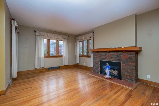 2911 25TH Avenue, Moline, IL 61265