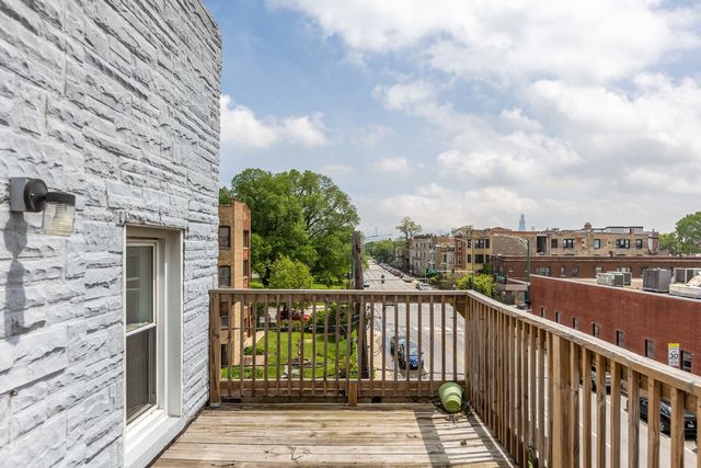 3216 W Augusta Boulevard 3, Chicago, IL 60651