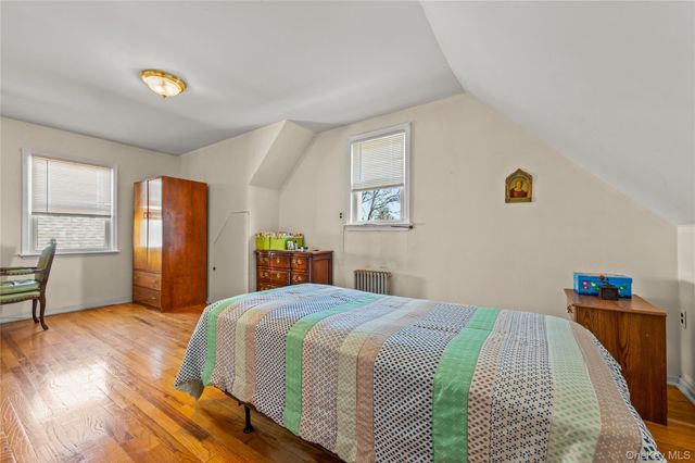 8218 258th Street, Floral Park, NY 11004