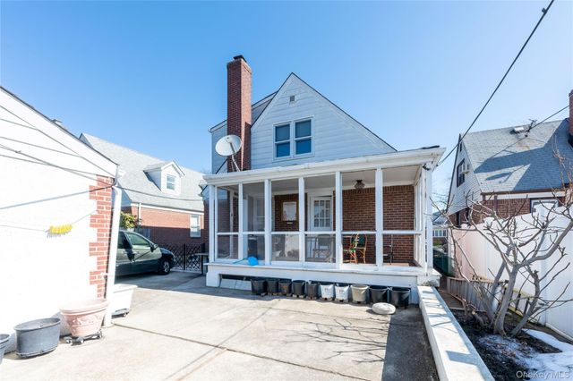 8218 258th Street, Floral Park, NY 11004