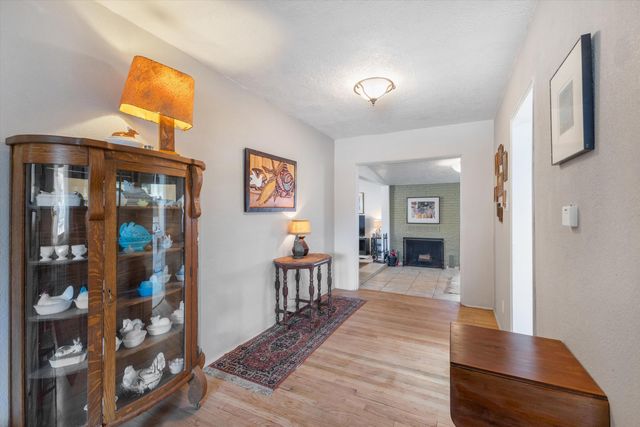 2715 Kathryn Avenue SE, Albuquerque, NM 87106