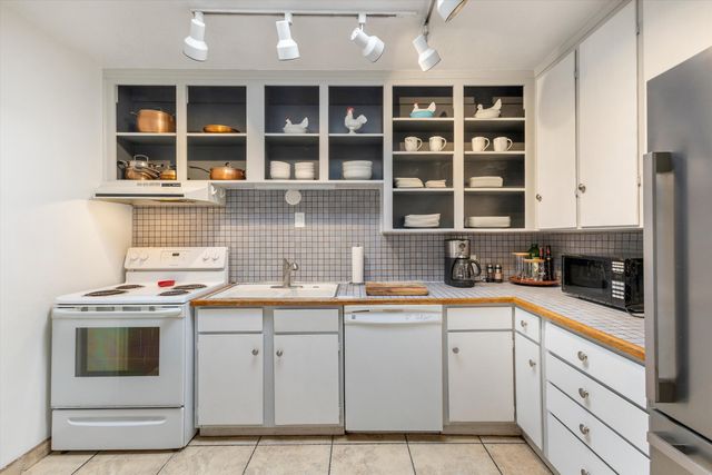 2715 Kathryn Avenue SE, Albuquerque, NM 87106