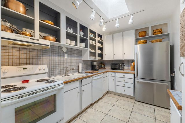 2715 Kathryn Avenue SE, Albuquerque, NM 87106