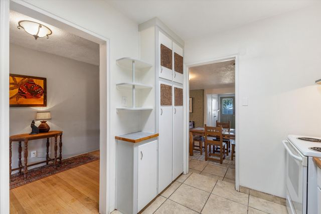 2715 Kathryn Avenue SE, Albuquerque, NM 87106