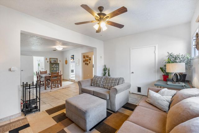 2715 Kathryn Avenue SE, Albuquerque, NM 87106