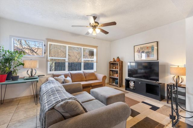 2715 Kathryn Avenue SE, Albuquerque, NM 87106