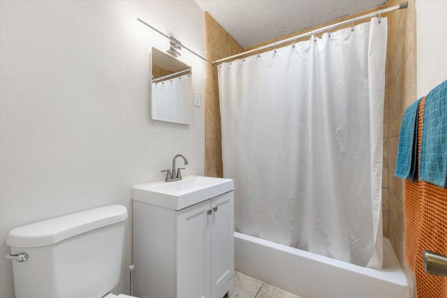 2715 Kathryn Avenue SE, Albuquerque, NM 87106