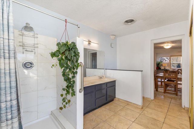 2715 Kathryn Avenue SE, Albuquerque, NM 87106