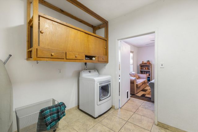 2715 Kathryn Avenue SE, Albuquerque, NM 87106