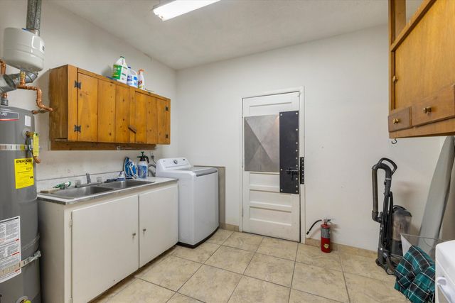 2715 Kathryn Avenue SE, Albuquerque, NM 87106