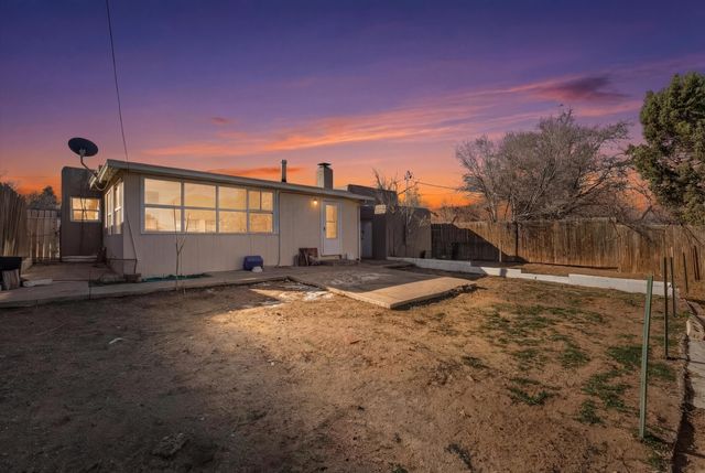 2715 Kathryn Avenue SE, Albuquerque, NM 87106