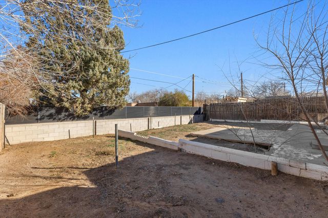 2715 Kathryn Avenue SE, Albuquerque, NM 87106