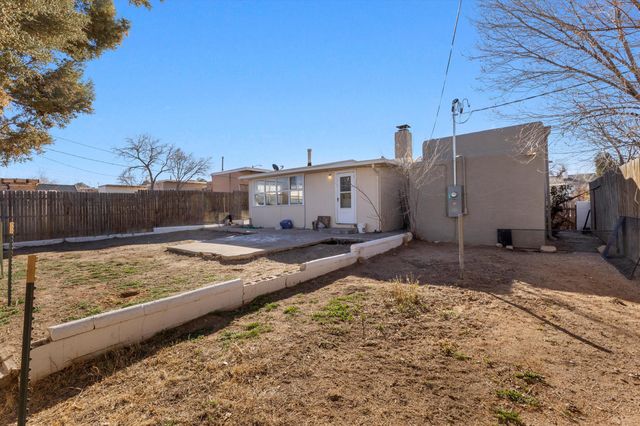 2715 Kathryn Avenue SE, Albuquerque, NM 87106