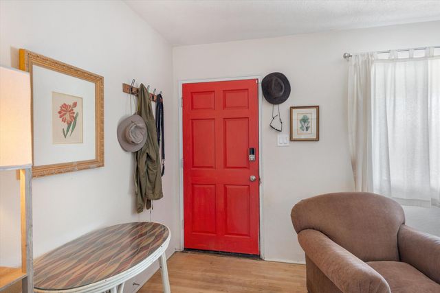 2715 Kathryn Avenue SE, Albuquerque, NM 87106