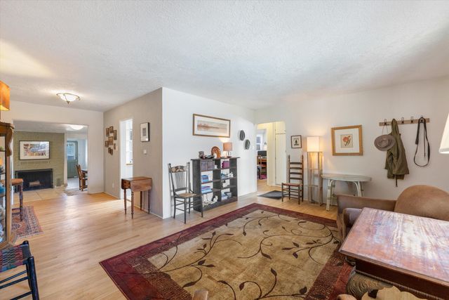 2715 Kathryn Avenue SE, Albuquerque, NM 87106