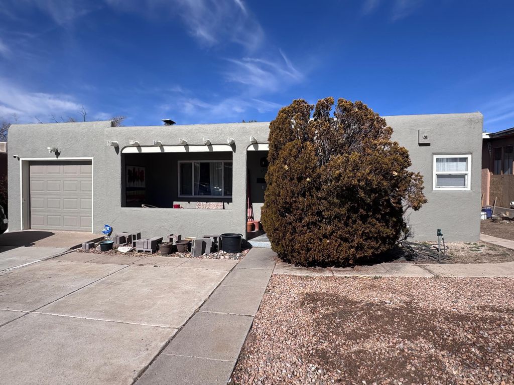 2715 Kathryn Avenue SE, Albuquerque, NM 87106