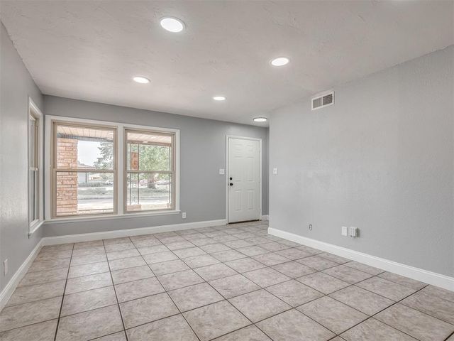 657 E Frolich Drive, Midwest City, OK 73110