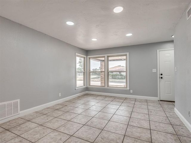 657 E Frolich Drive, Midwest City, OK 73110