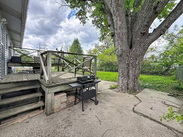 2324 W 59th Street, Davenport, IA 52806
