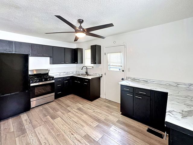 2324 W 59th Street, Davenport, IA 52806