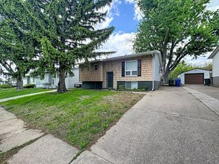 2324 W 59th Street, Davenport, IA 52806
