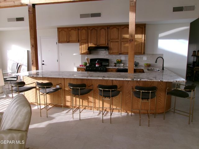 294 VAQUERO Lane B, El Paso, TX 79902